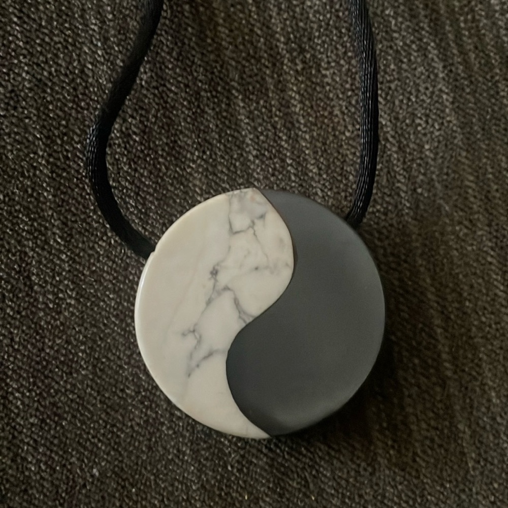 HOWLITE ONYX YIN YANG Gemstone PENDANT Gemstones real stones
